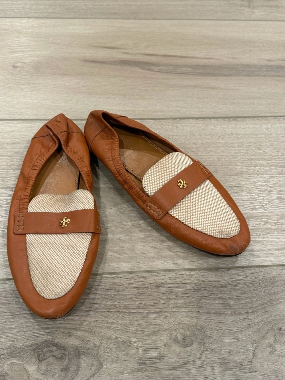 🔥Tory Burch Bicolor Medallion Ballet Loafers Size 8